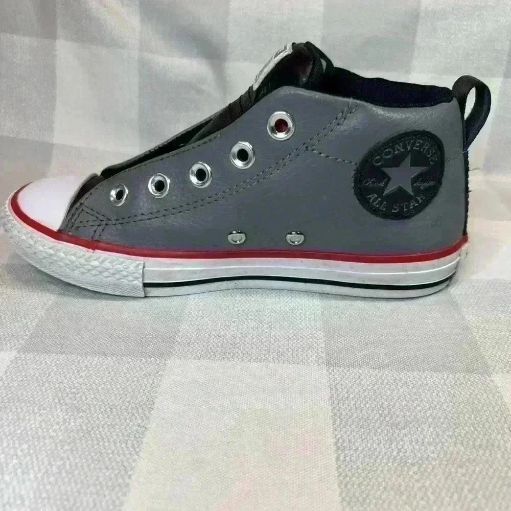 Converse Chuck Taylor All Star high top leather sneaker, youth‎ size 1, no laces